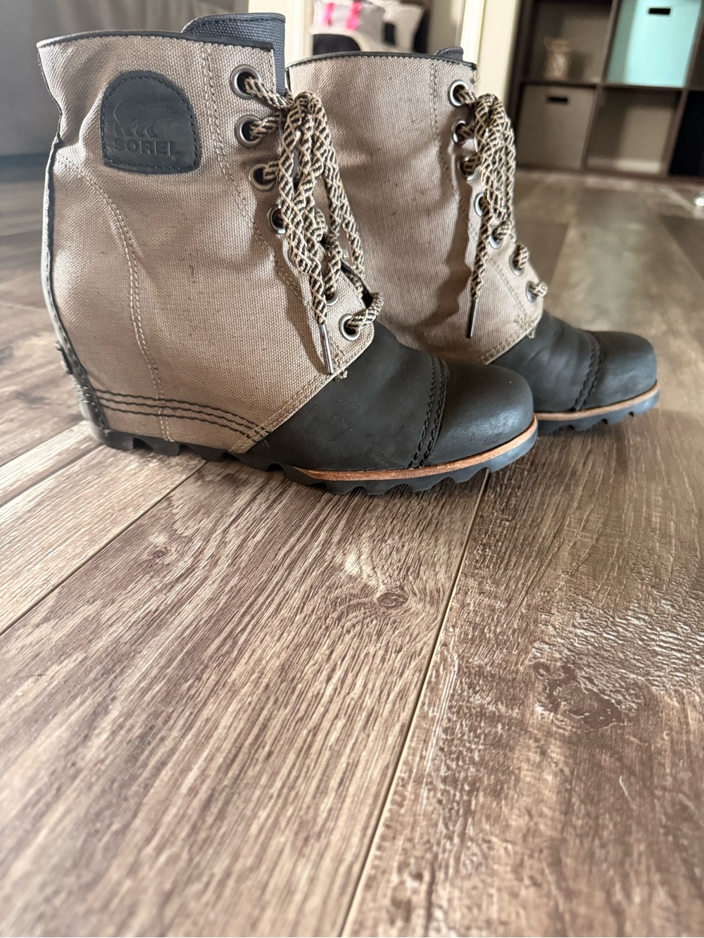 Sorel Tan Black Lace-Up Wedge Ankle Boots Women’s Size 8.5